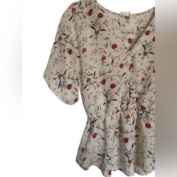 Sienna Sky Floral Top size S - Picture 3 of 7